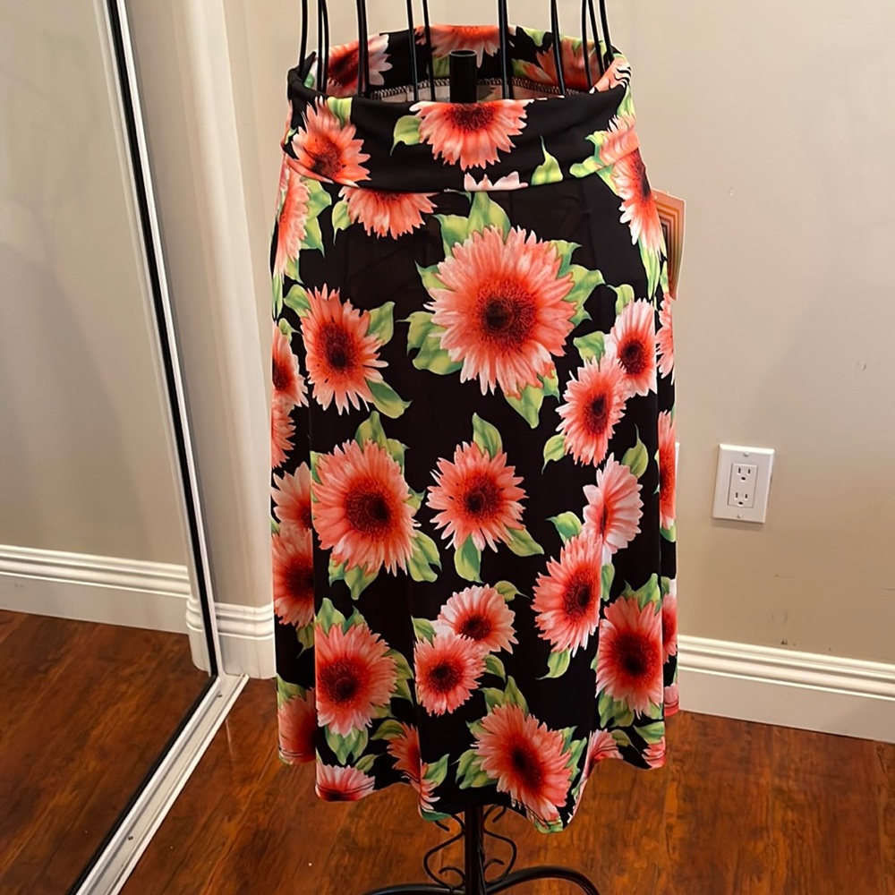 Lularoe Azure skirt size XS. New with tags.
